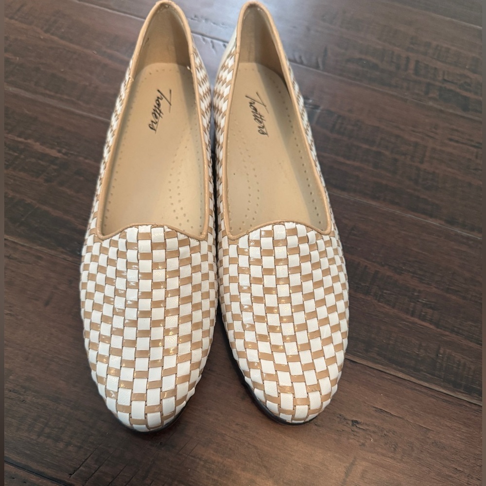 Trotters minimalistic two tone classic neutral casual Liz Loafer size 11N - Picture 8 of 8